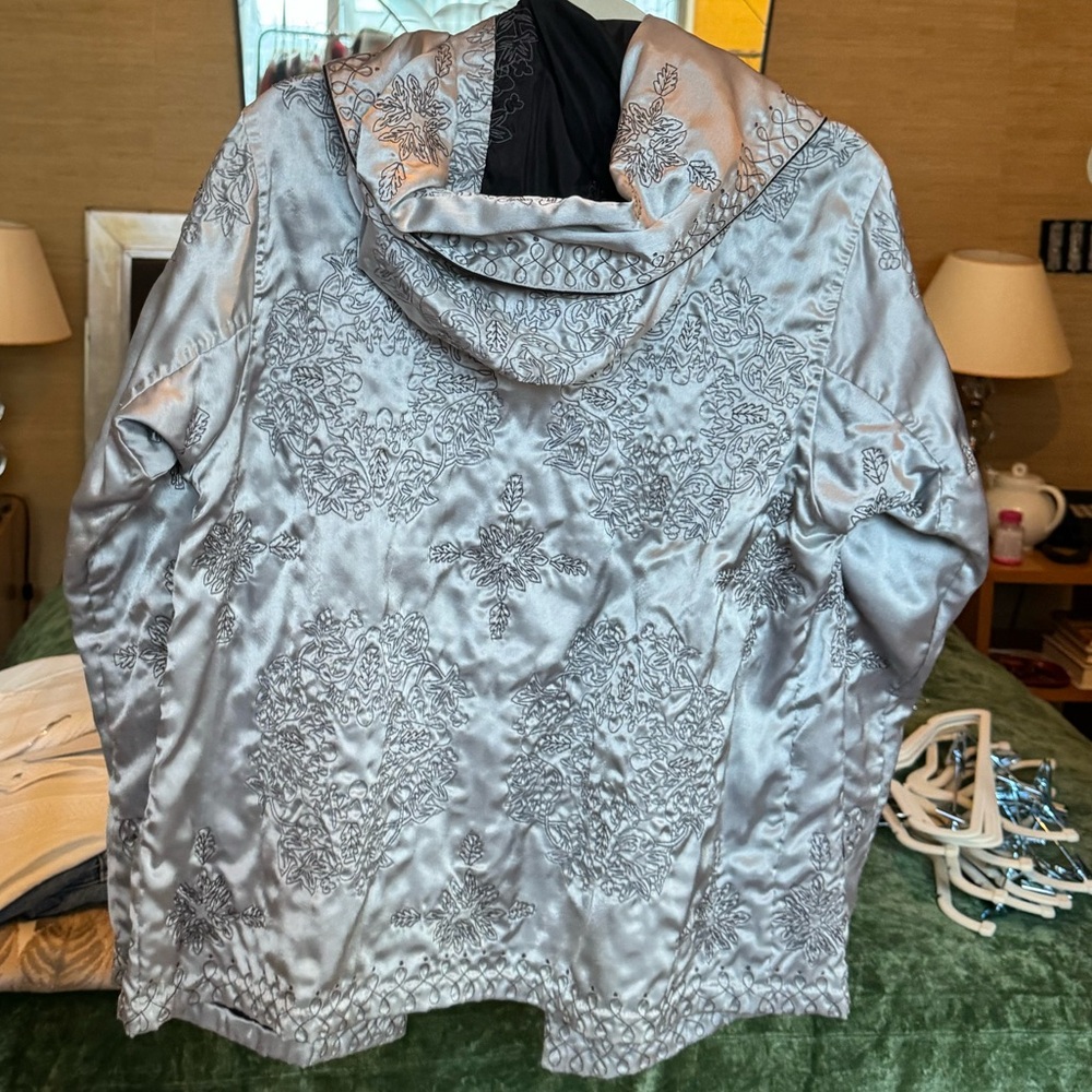 Vintage Haath Haat Oriental Patterned Pale Blue Silver Silk Hooded Jacket